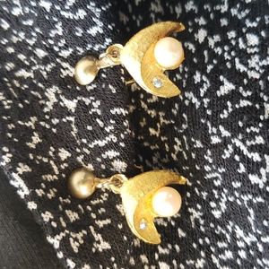 Vintage cultured pearl and gold clip on earrings set